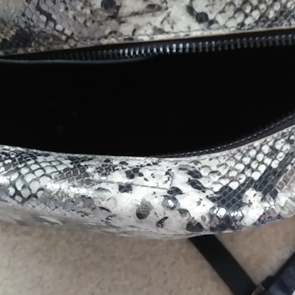 Handbag - Picture 8 of 9